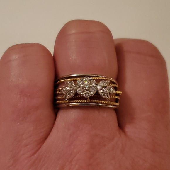 Peter Lam designer18 carat gold band with diamonds - Picture 1 of 4